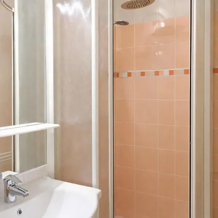 Le Clos Marin- F3 - Vue - Piscine Et Tennis